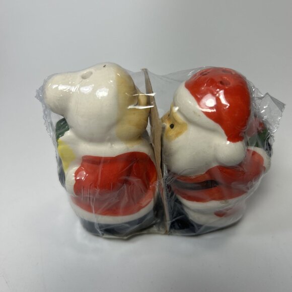 Vintage Mr. & Mrs Santa Claus Salt & Pepper Shakers Kissing Cute Sealed - Picture 2 of 4